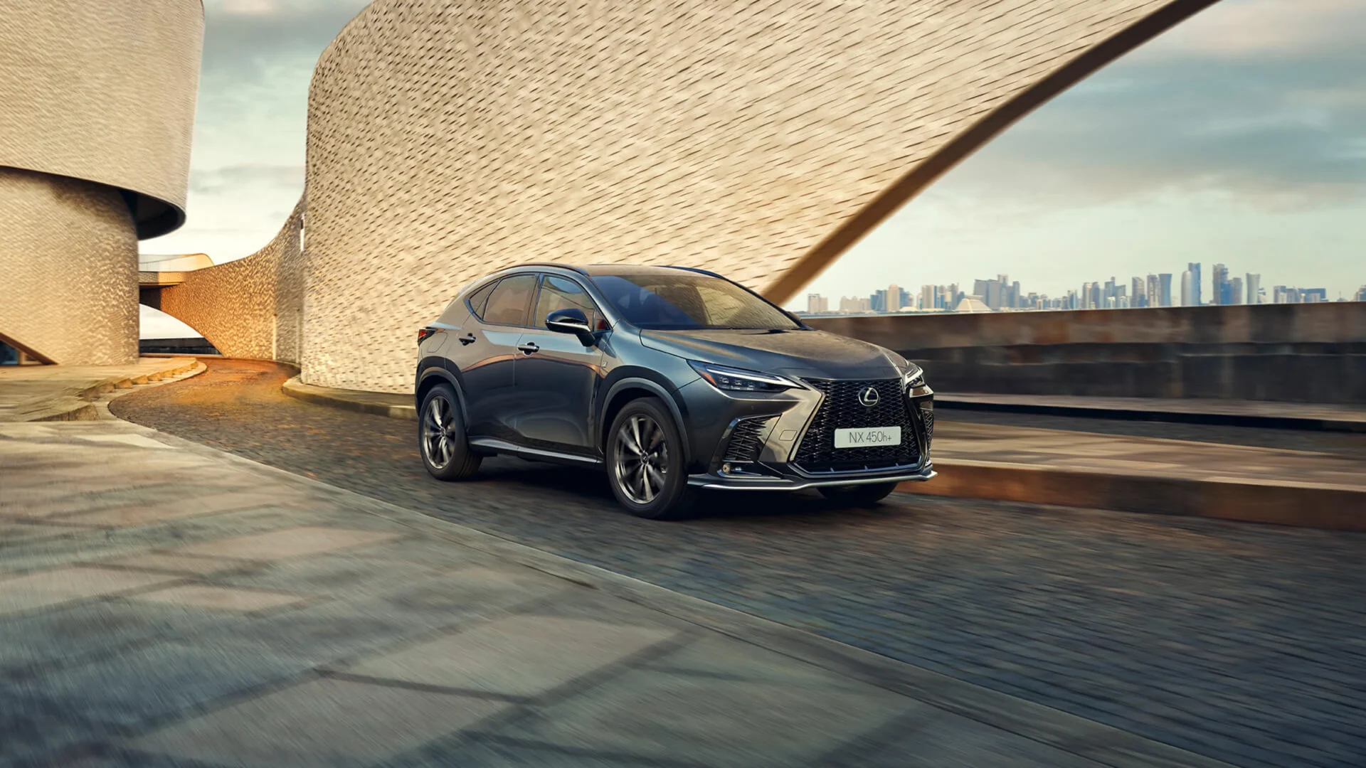 Lexus NX de Lexus Galicia, un SUV de lujo con diseño sofisticado, tecnología avanzada y alto rendimiento, disponible en A Coruña, Santiago, Vigo y Lugo.