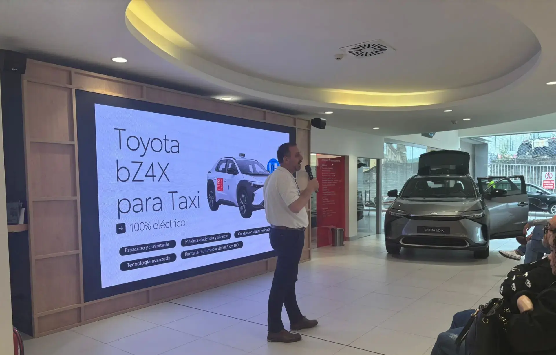 Toyota Breogán Formación Taxistas Movilidad Eléctrica bZ4X
