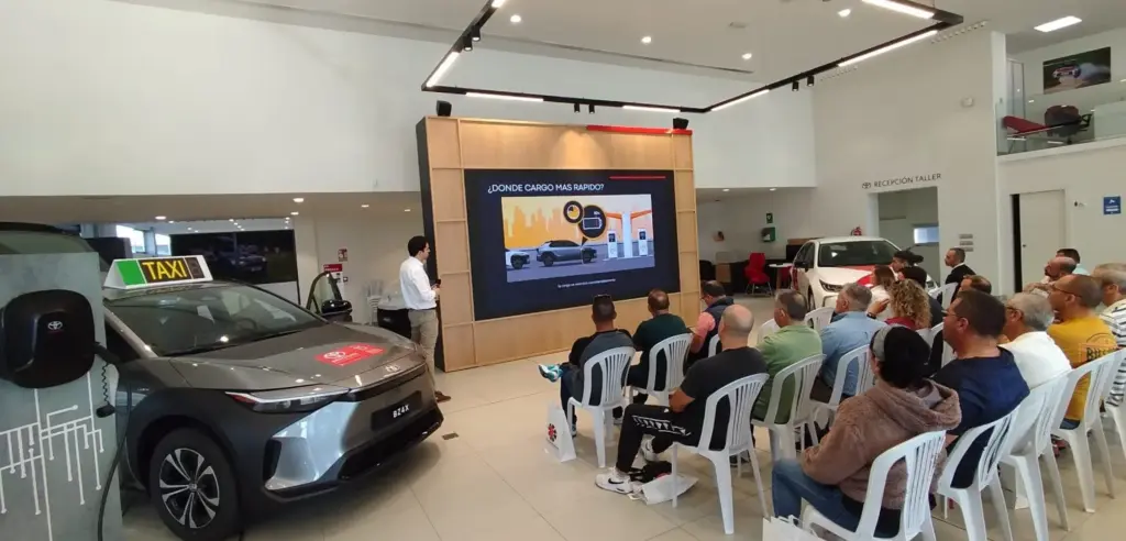 Charla formativa para taxista en Toyota Vigo