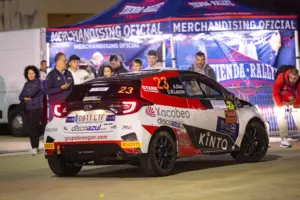 Aficionados arropando a nuestro equipo en el Rally La Nucía