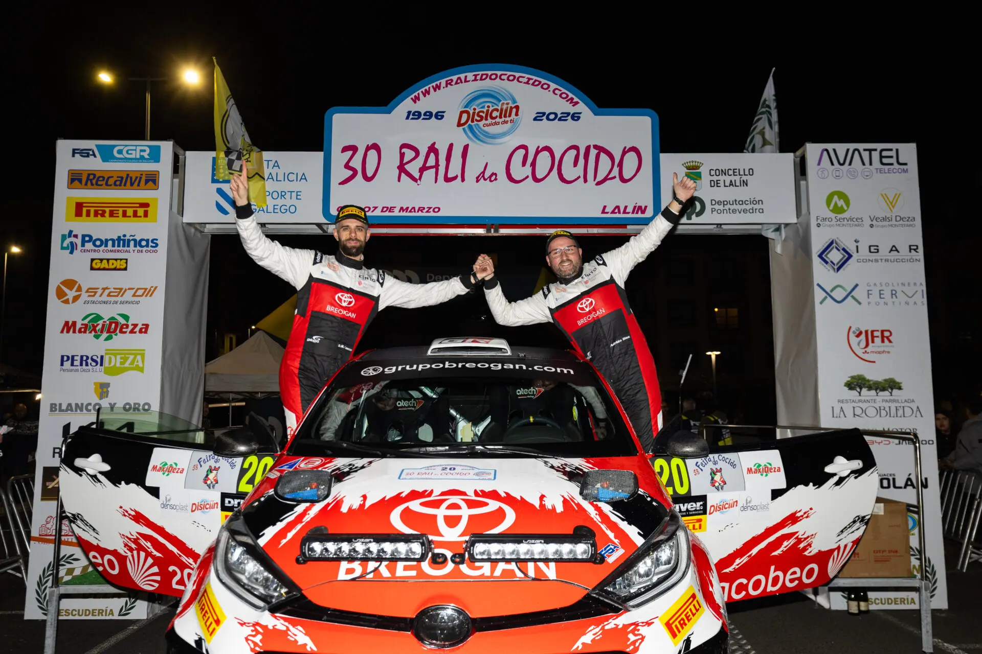 Adrián Díaz y Diego Rodríguez en el podio del Rally do Cocido